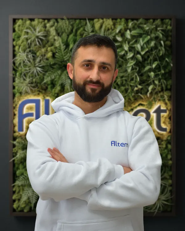 İbrahim Mehmet, Kıdemli Yazılım Geliştirici