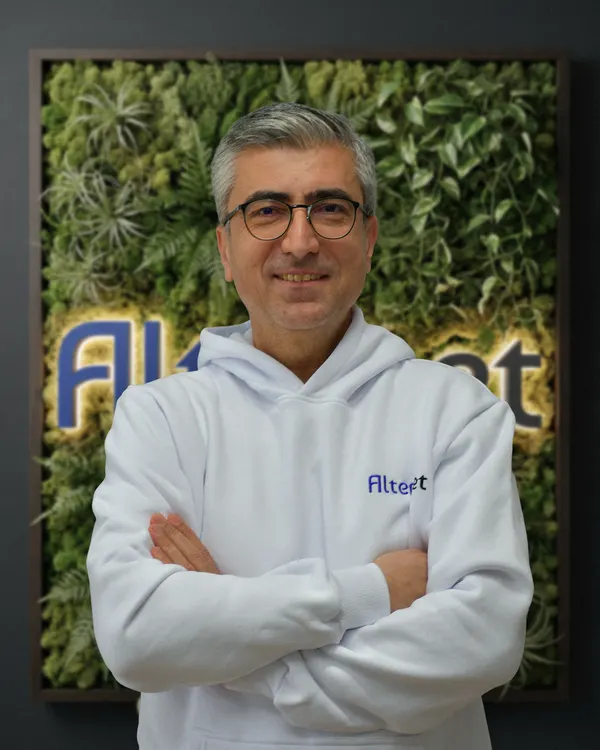 Prof. Dr. Sezai Tokat, Kurucu ortak